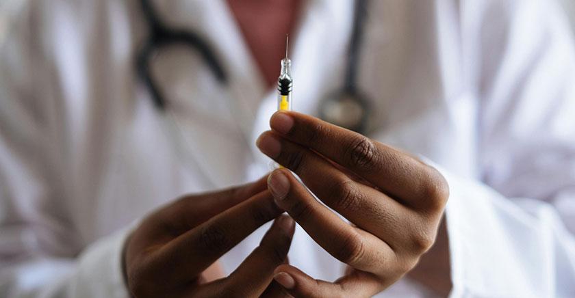 Nirsevimab: Hospitalizaciones pediátricas disminuyeron un 80% tras llegada del medicamento contra el virus sincicial
